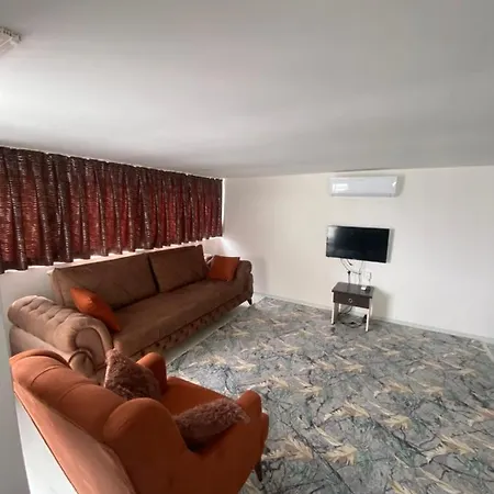 דירה Merkezde 1+1 Esyali Daire